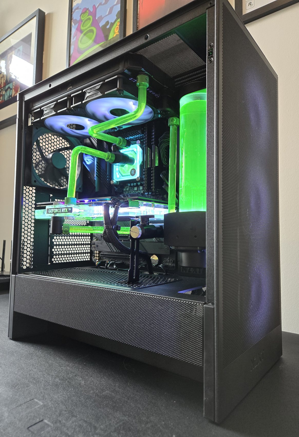 Custom water-cooling loop with UV green coolant