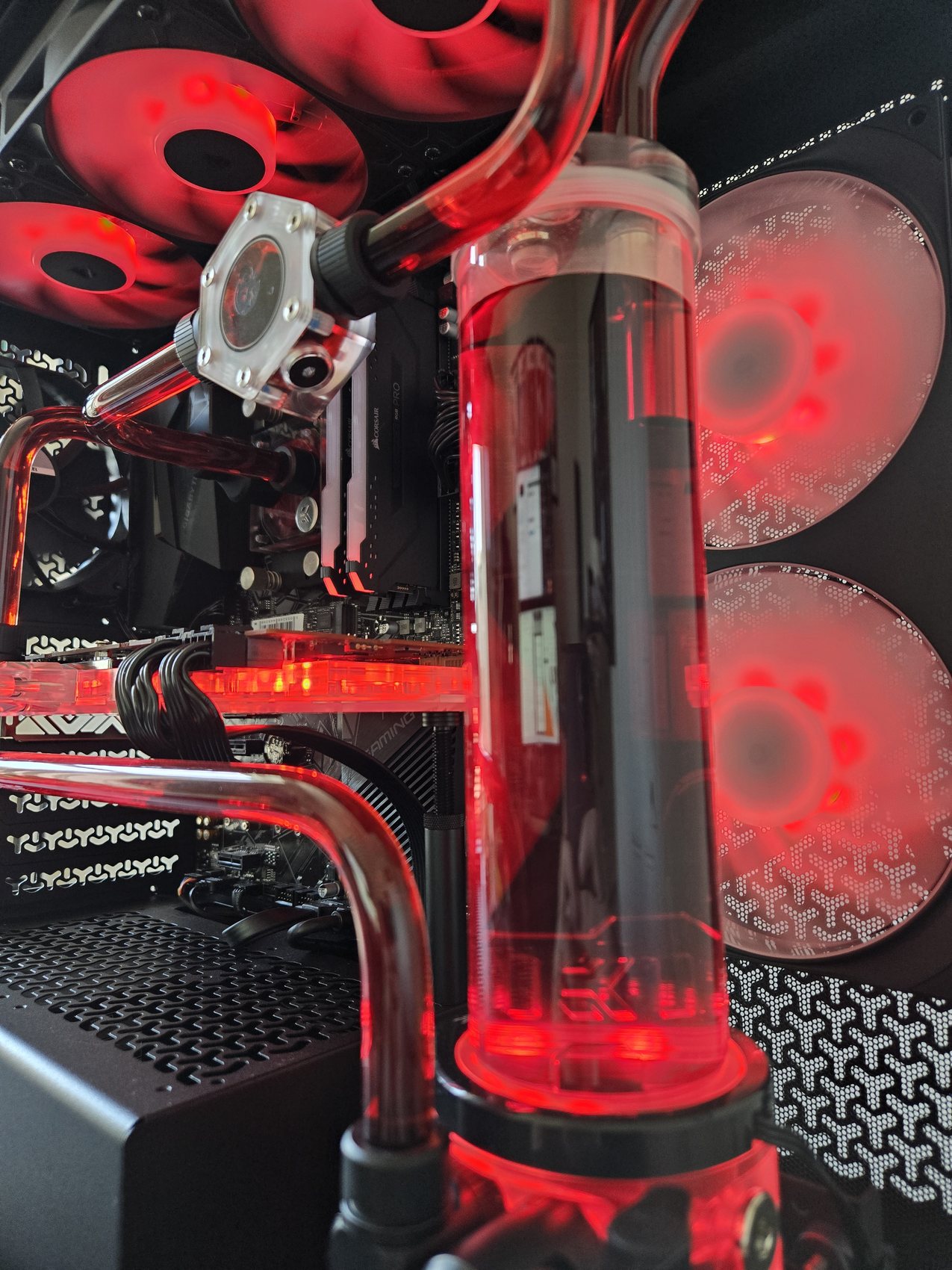 Red hardline build detail, reservoir