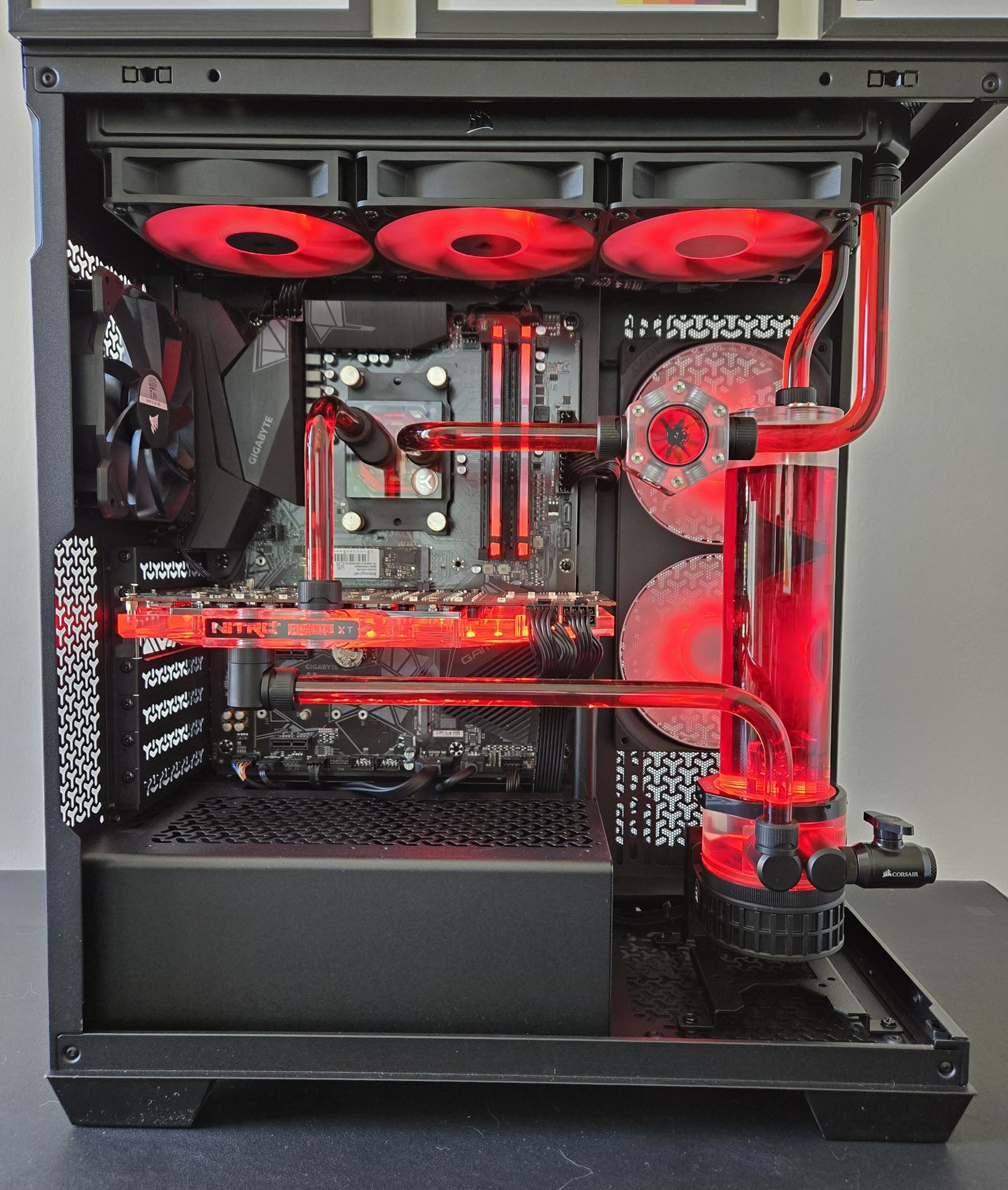 Red hardline build, front-on view