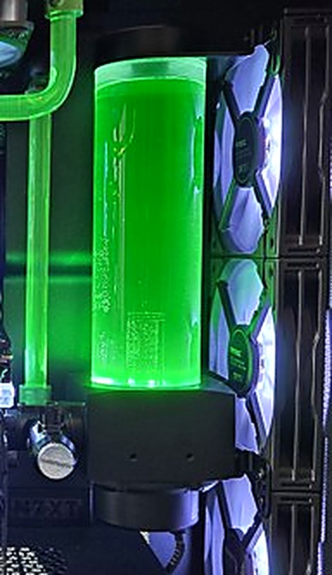 Coolant reservoir and pump from a real Water-cooling Design build